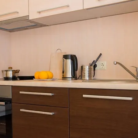 Central Park Studio Apartment *